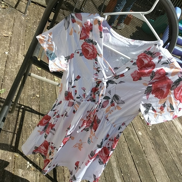 White Floral LaceUp V Neck Tunic - Picture 12 of 12